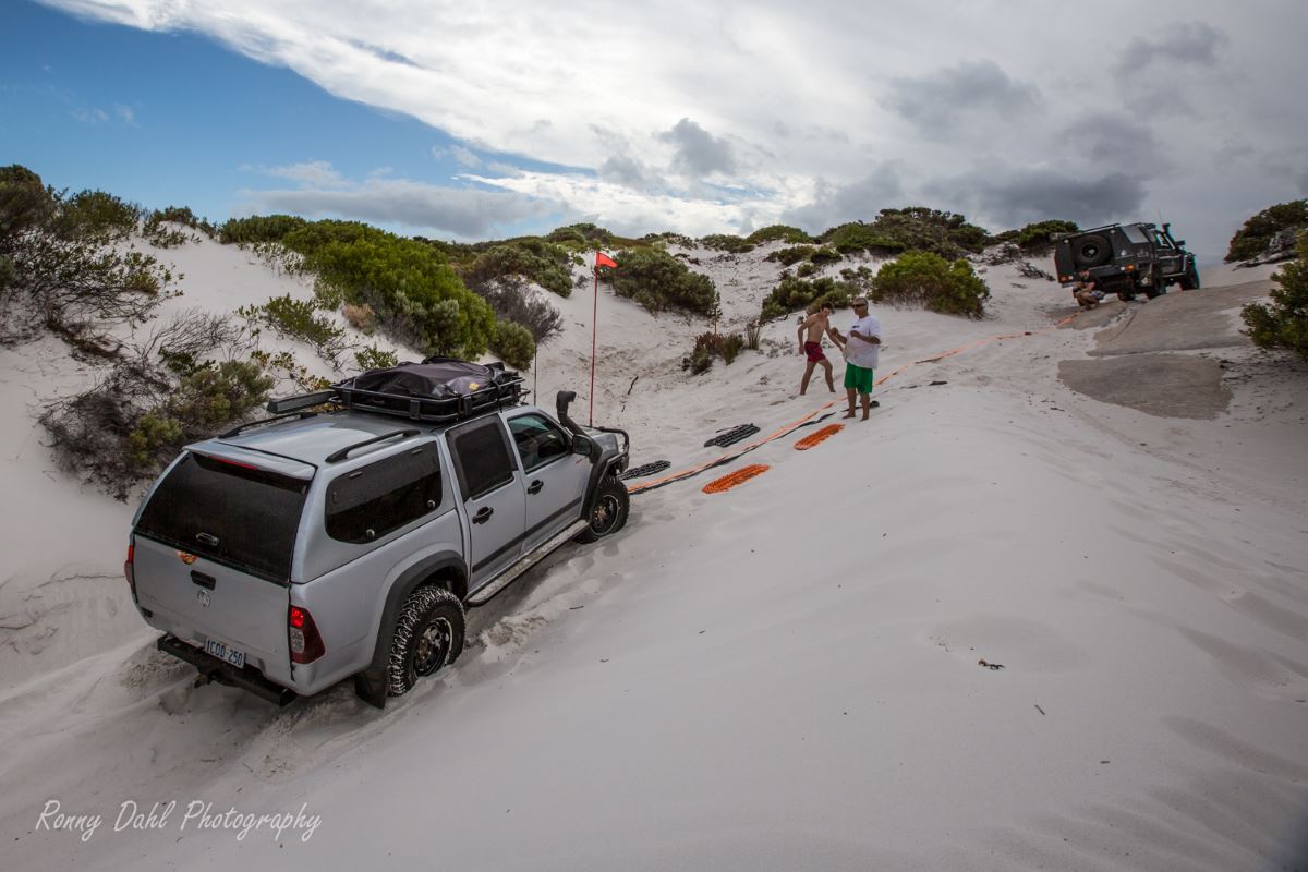 4wd recovery on the beach.